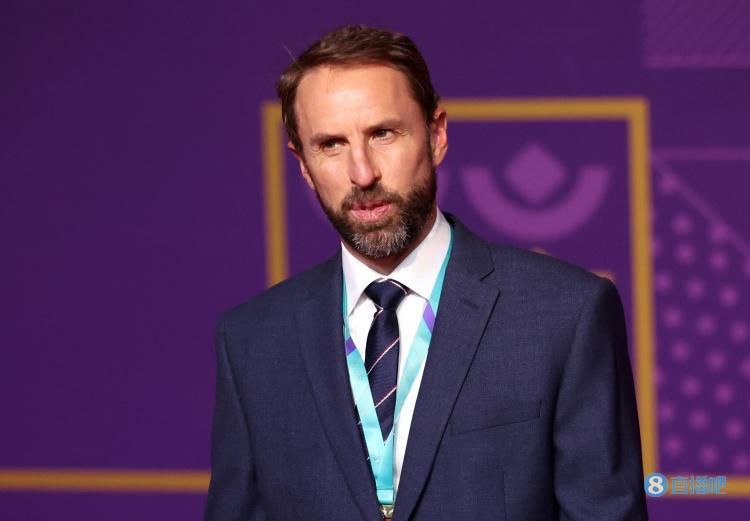 TA：范德贝克的租借合同中含买断条款，费用1100万欧据TheAthletic报道，范德贝克已经前往法兰克福接受体检，即将租借加盟。